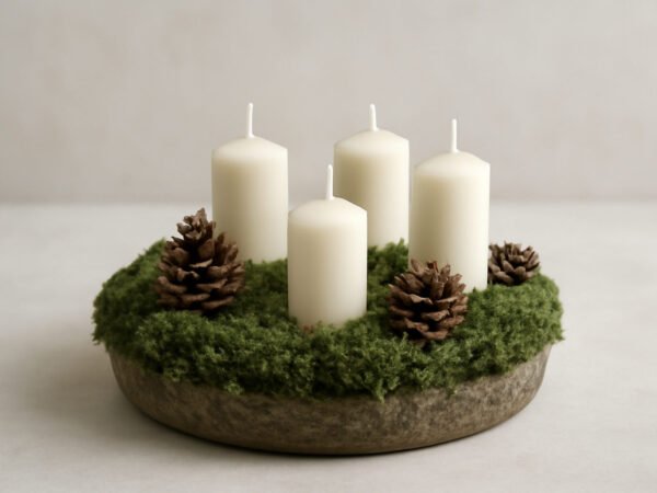 Adventsdeko mit Moos und Zapfen gelingt auch beim ersten Mal